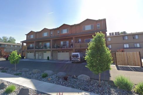 view of four townhouses from a northbound angle