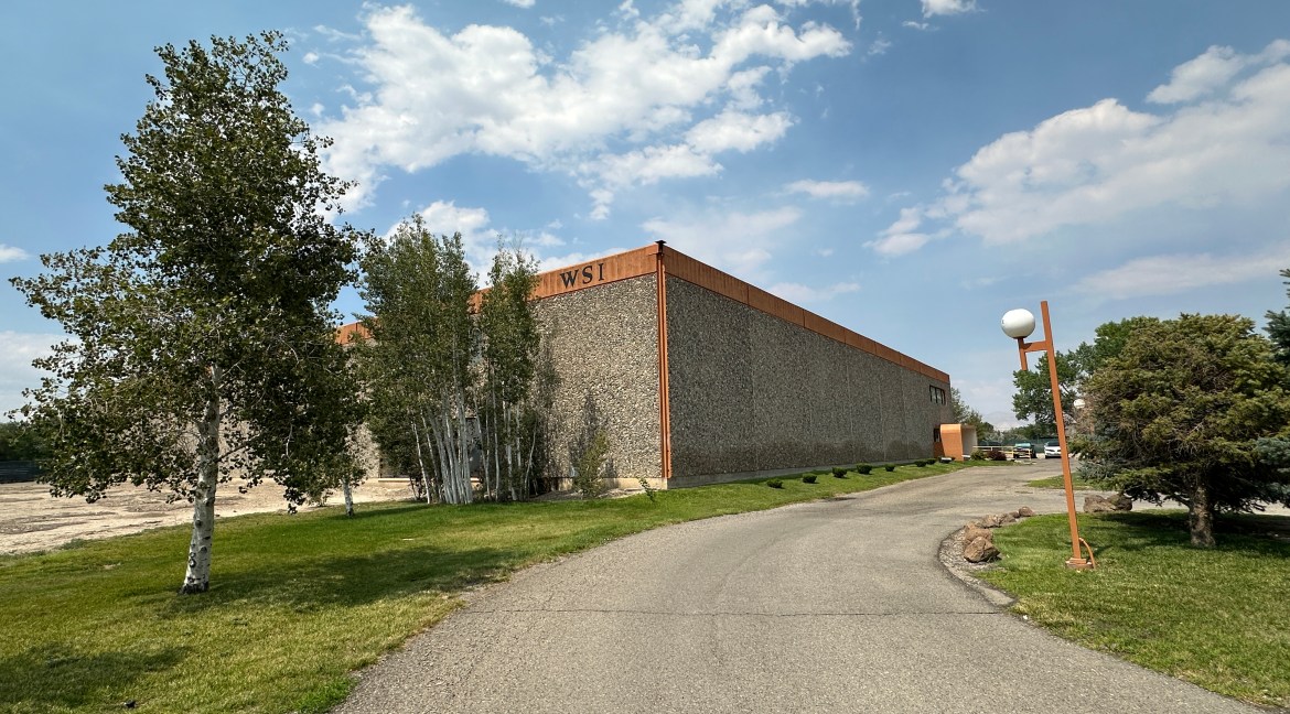 002 Driveway to Parking