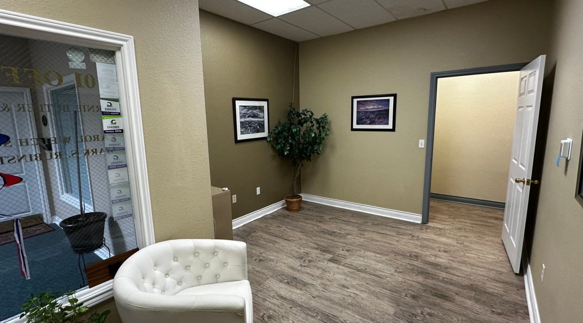 004 - Suite 303 Recption