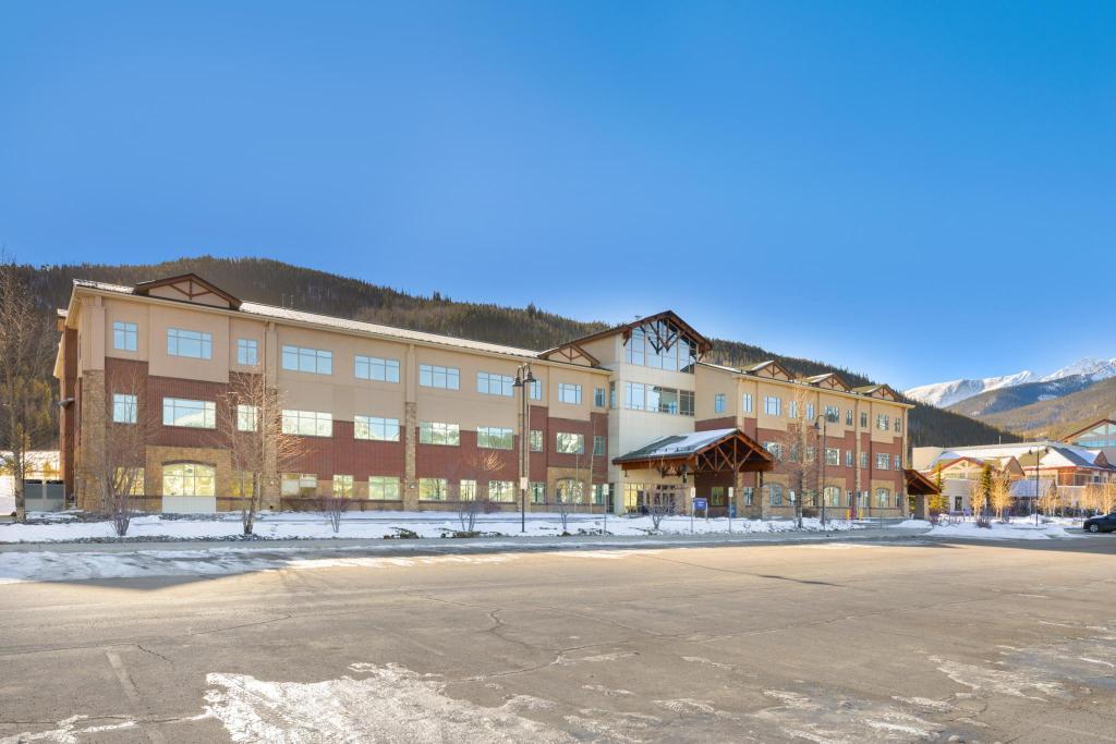 340-Peak-One_Common-Elements-005