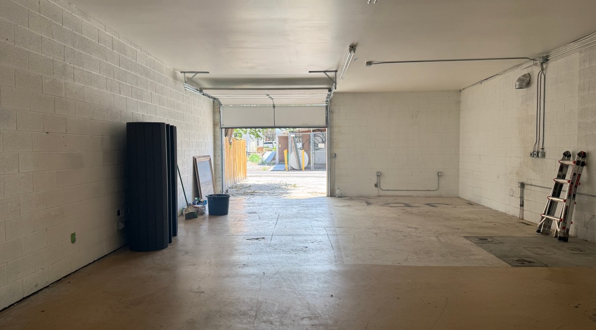 11_shop space with alley access
