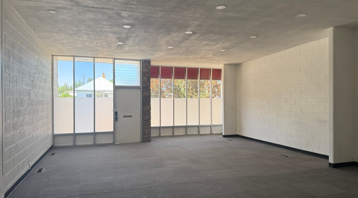 6_large lobby