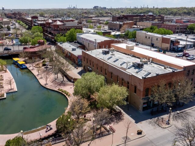 Olde Towne Carriage House – Pueblo Historic Riverwalk – 102 S Victoria