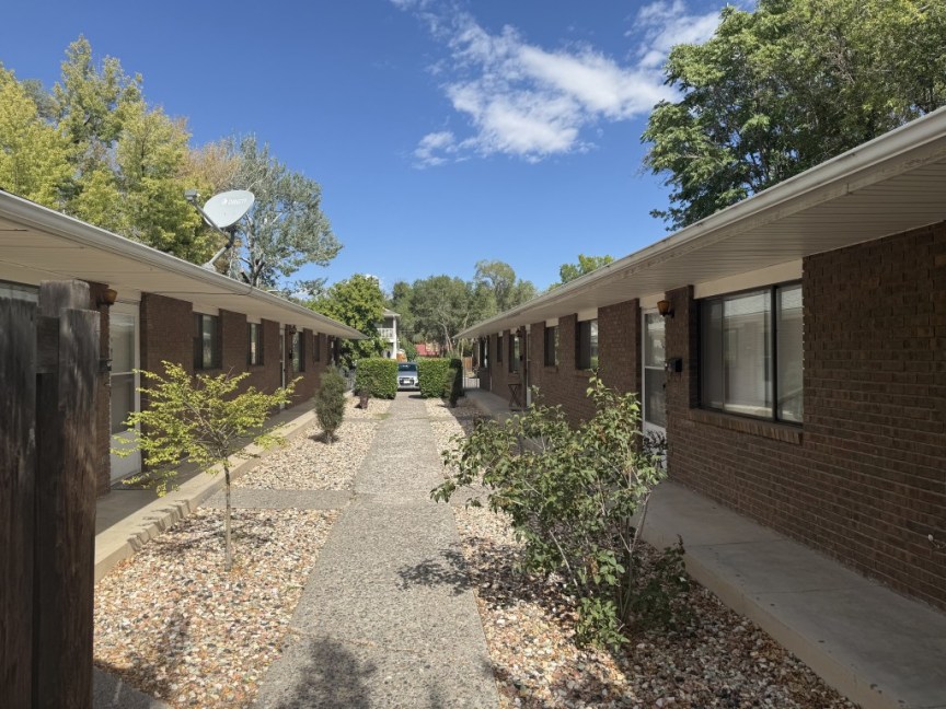 Open walkway with landscaping (Medium)